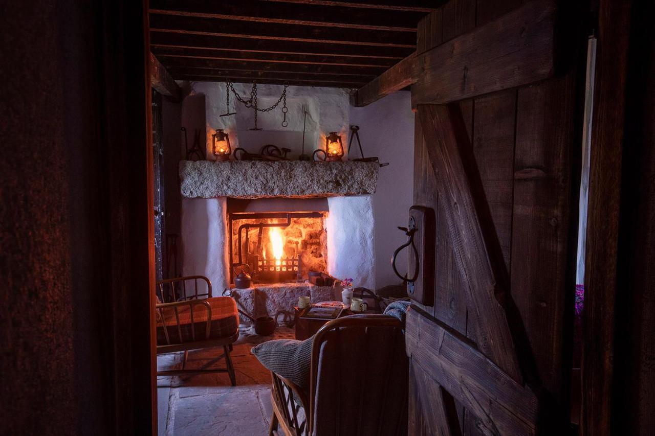 Thistle Thatch Cottage And Hot Tub - Mourne Mountains Newcastle  Exteriör bild