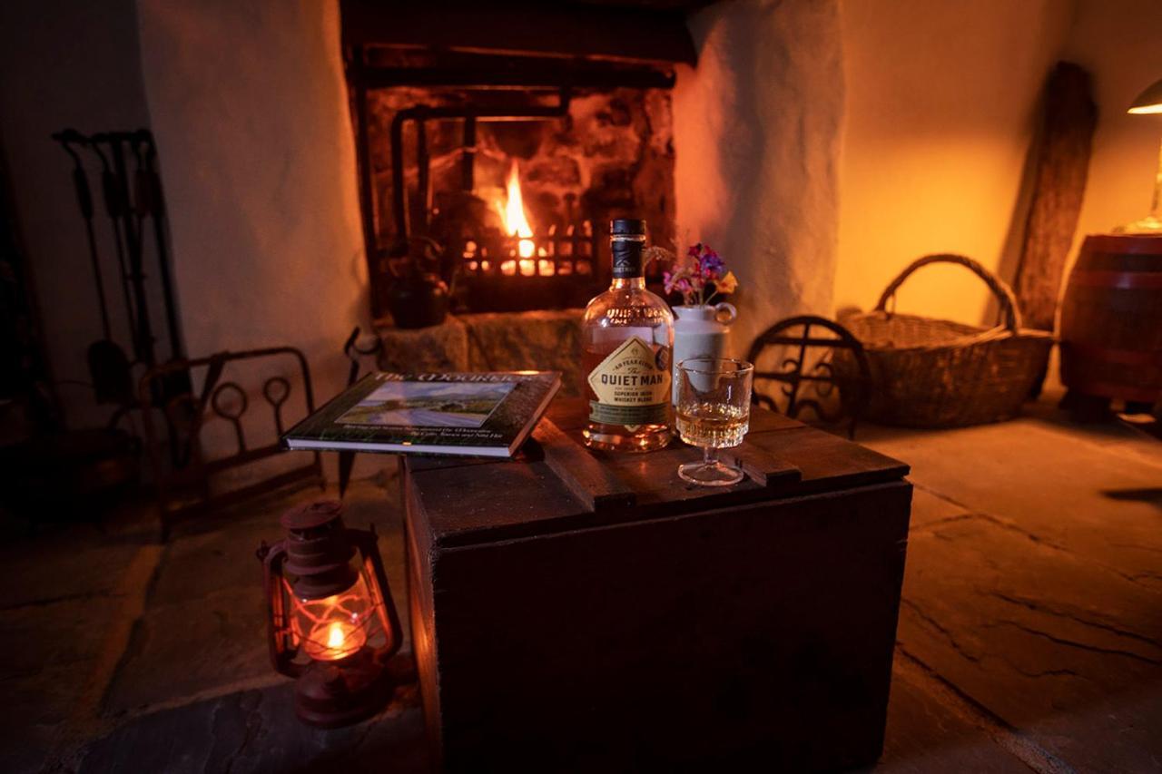 Thistle Thatch Cottage And Hot Tub - Mourne Mountains Newcastle  Exteriör bild
