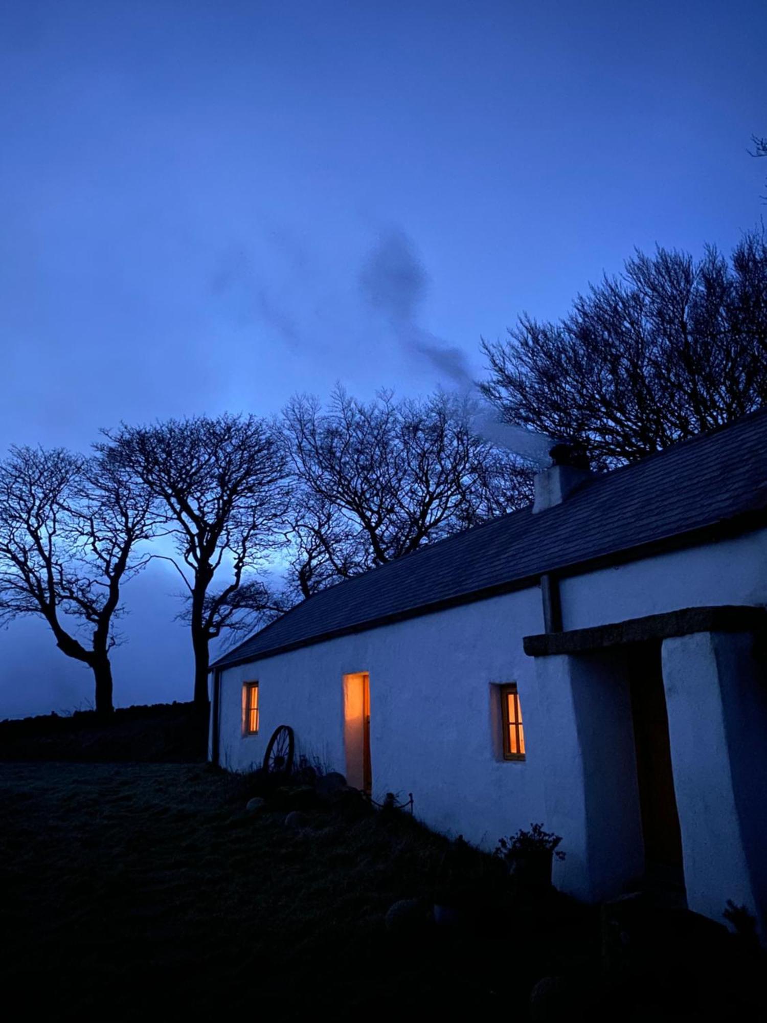 Thistle Thatch Cottage And Hot Tub - Mourne Mountains Newcastle  Exteriör bild